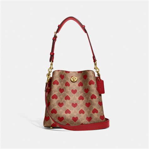 coach heart bag 2022.